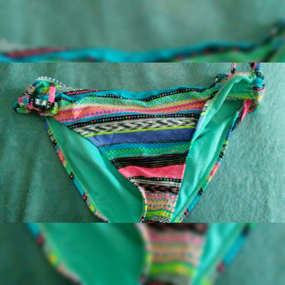 Tahiti - Bikini Bottoms - Size Large